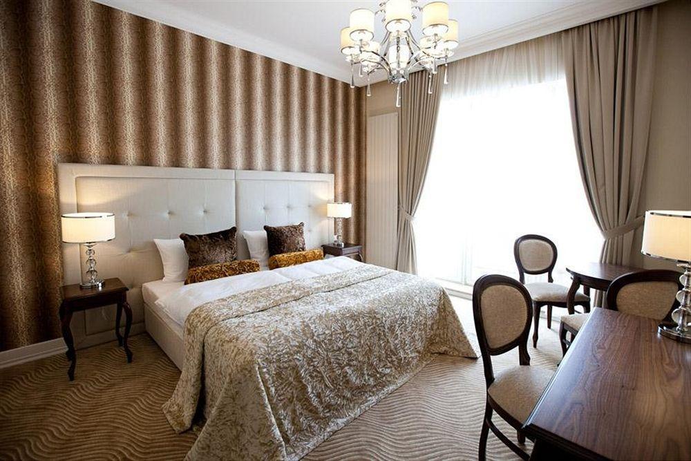 Rezydencja Luxury Hotel Bytom Piekary Śląskie Buitenkant foto